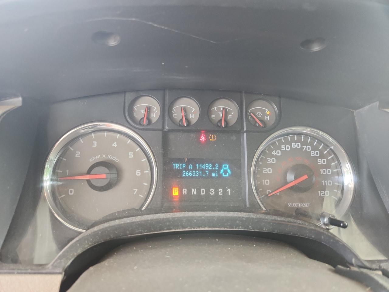 2010 Ford F150 Super Cab White vin: 1FTEX1C86AKA13723 Damage: Warning - Tire Pressure, On, Unacceptable