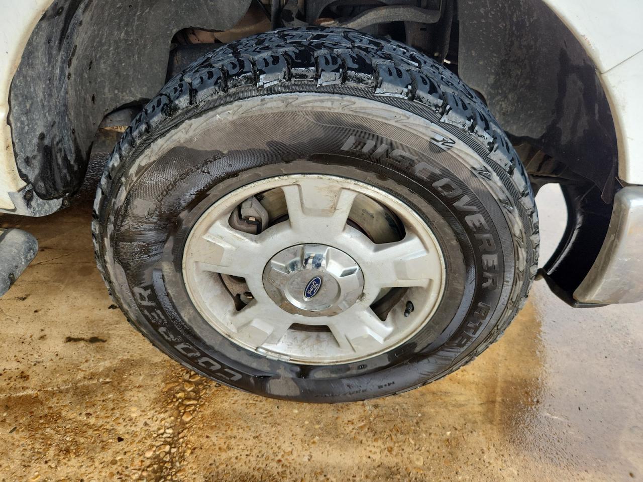 2010 Ford F150 Super Cab White vin: 1FTEX1C86AKA13723 Damage: Right Front Wheel, Curb Rash, 6 To 7 Inches