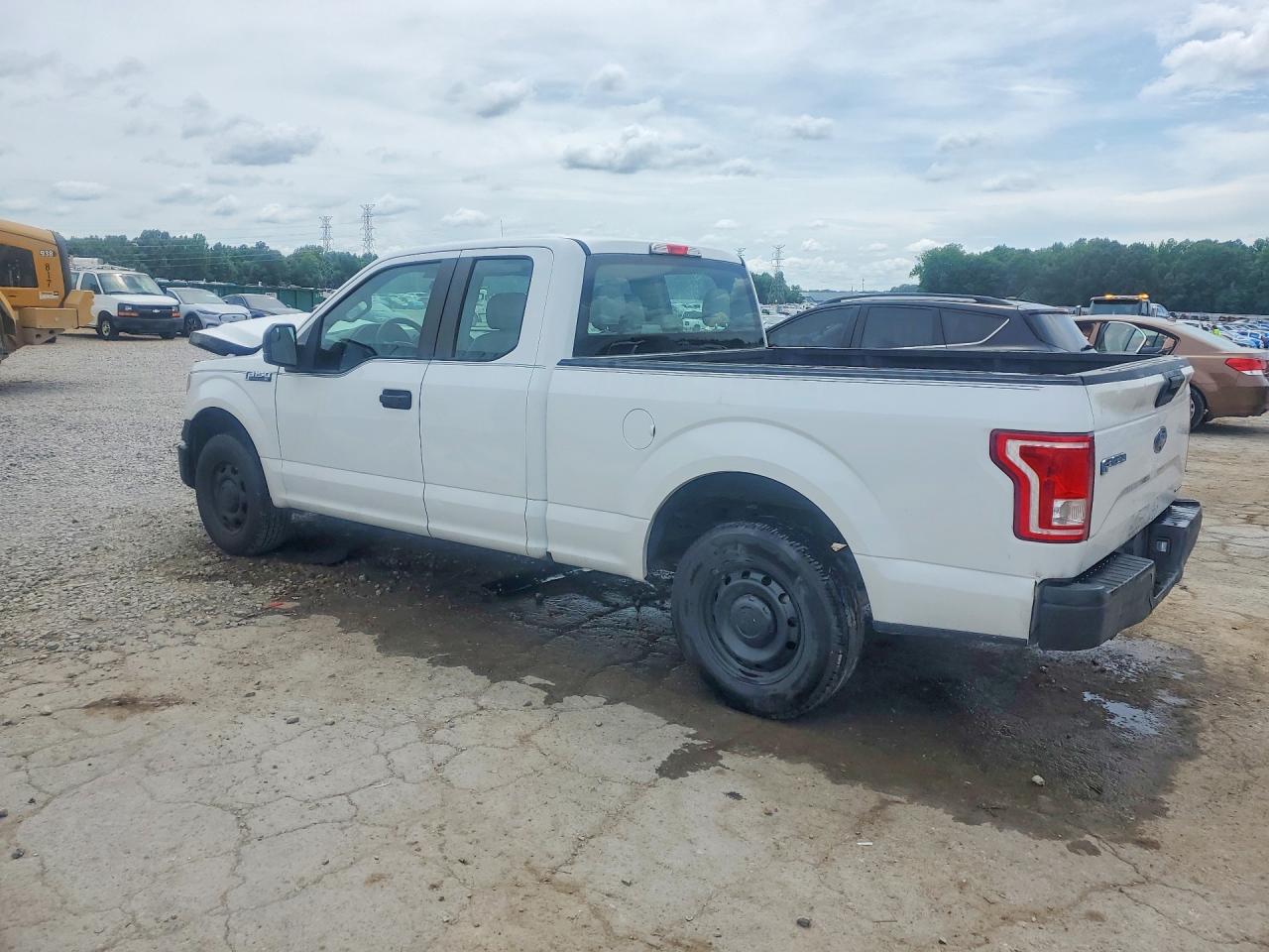 2015 Ford F150 Super Cab White vin: 1FTEX1C87FFB62982