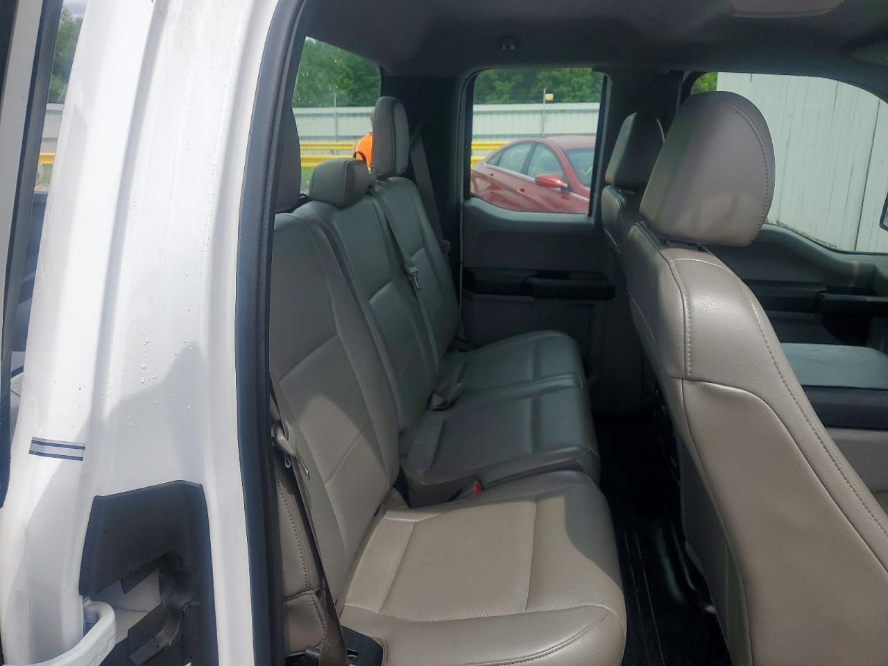 2015 Ford F150 Super Cab White vin: 1FTEX1C87FFB62982