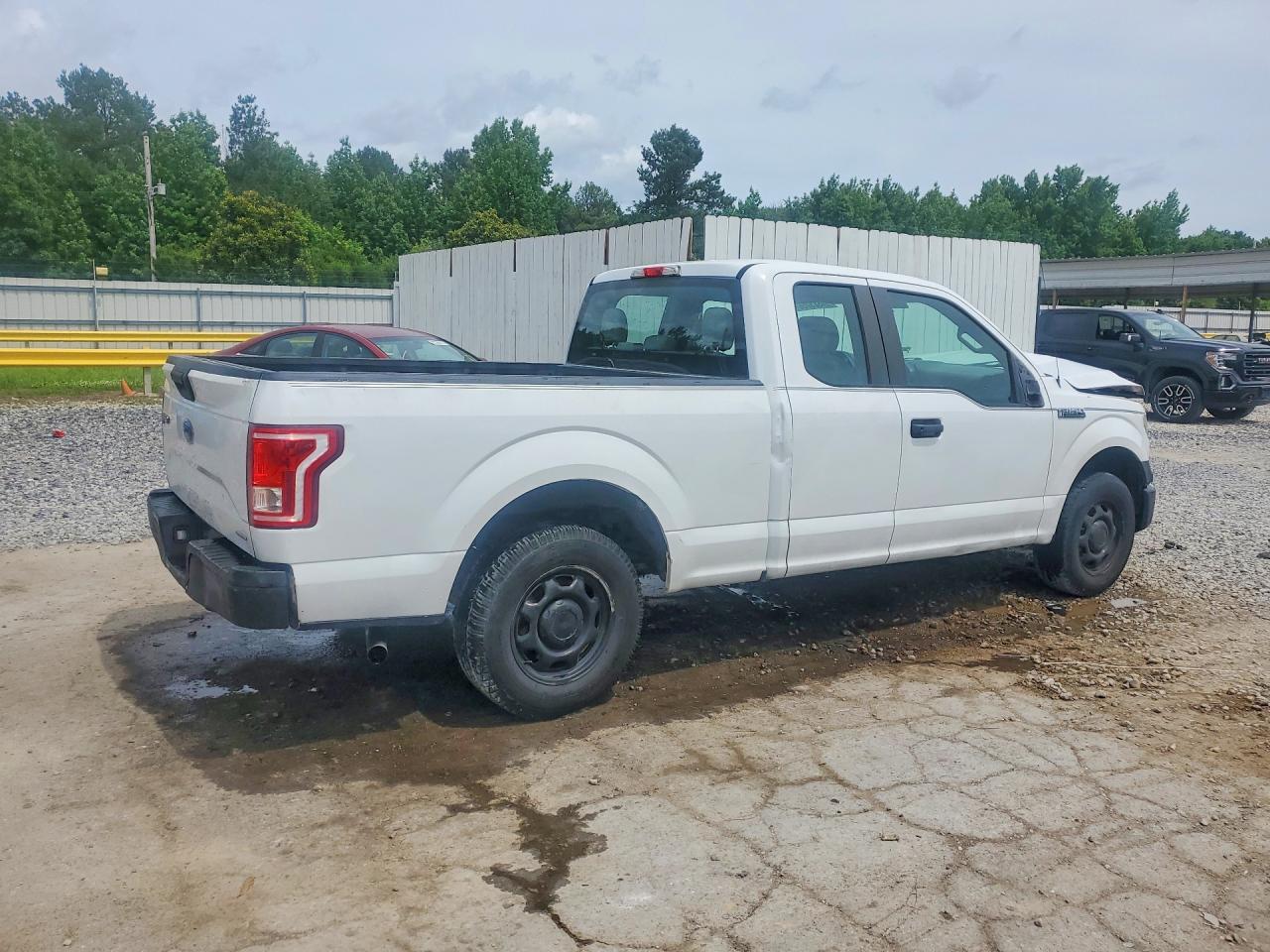 2015 Ford F150 Super Cab White vin: 1FTEX1C87FFB62982