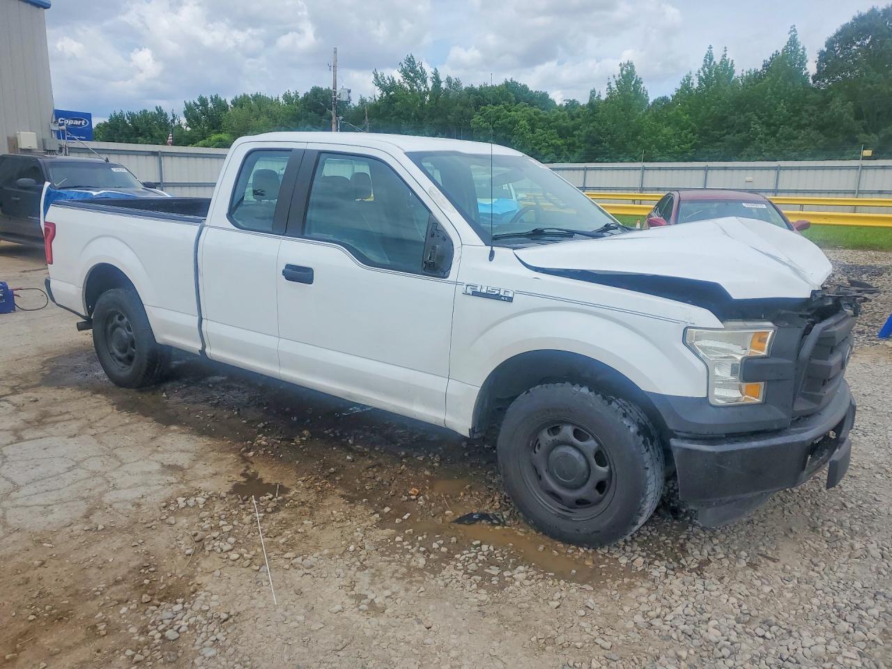 2015 Ford F150 Super Cab White vin: 1FTEX1C87FFB62982