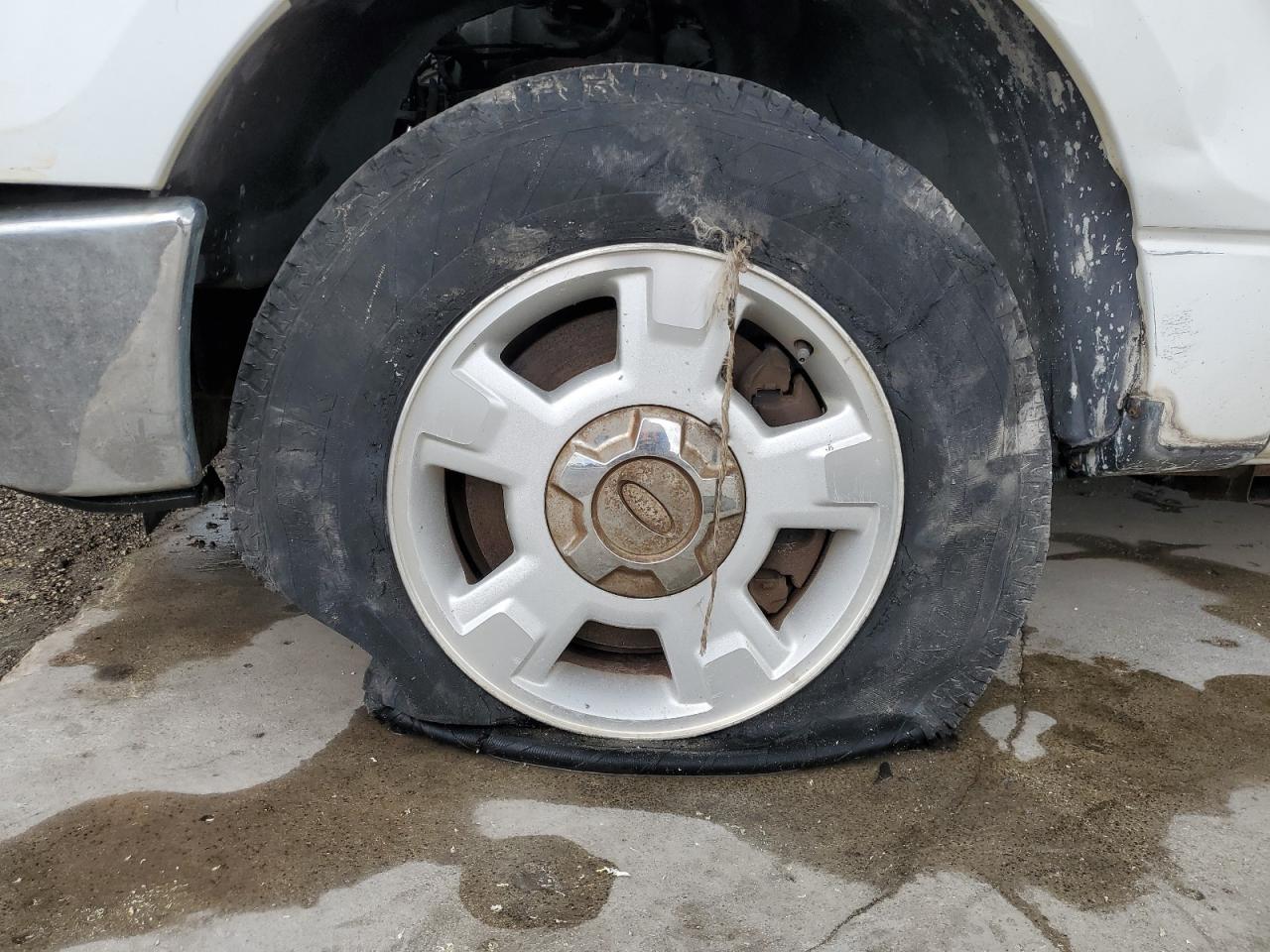 2010 Ford F150 Super Cab White vin: 1FTEX1C89AFC45516 Damage: Left Front Wheel, Curb Rash, 5 to 6 inches