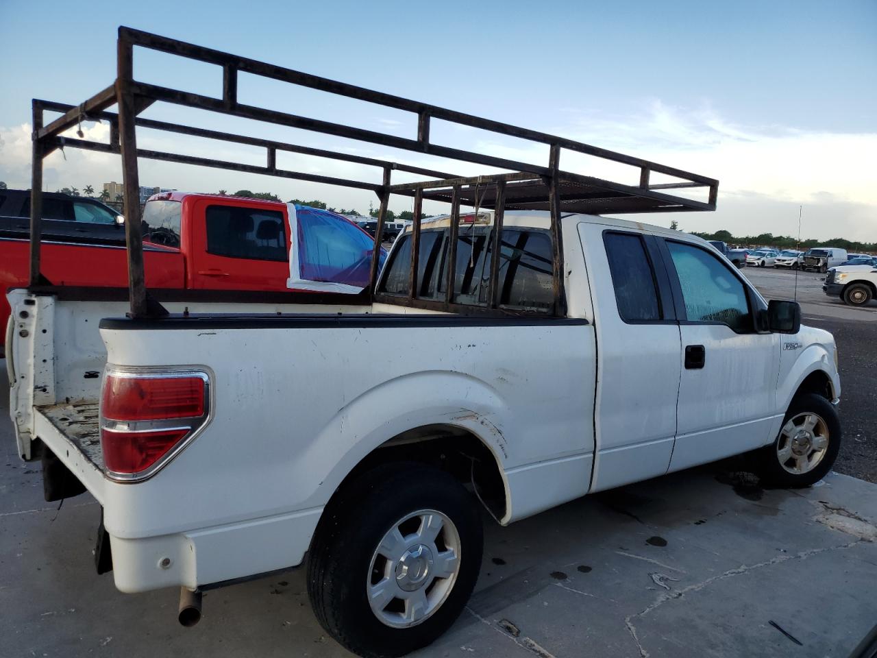2010 Ford F150 Super Cab White vin: 1FTEX1C89AFC45516 Damage: Right Cab Side, Multiple Scratches Heavy, 2