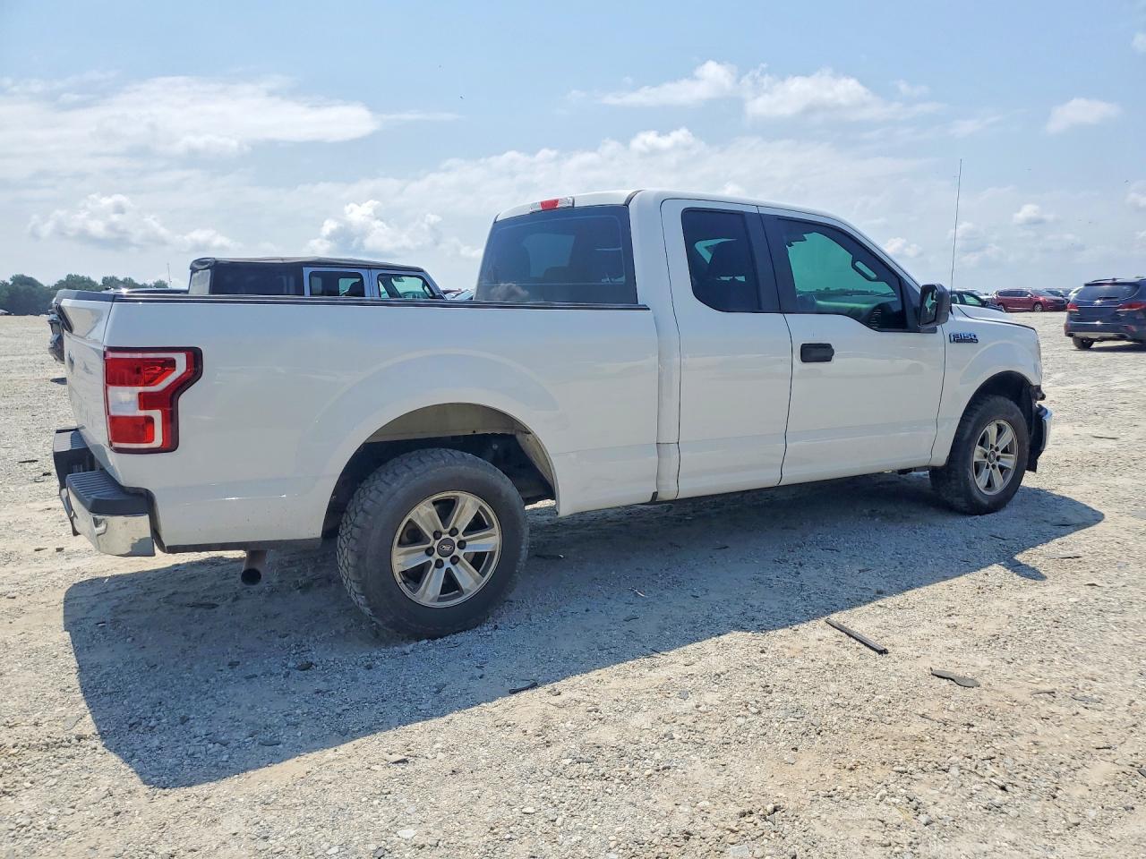 2018 Ford F150 Super Cab White vin: 1FTEX1CB6JFC59692