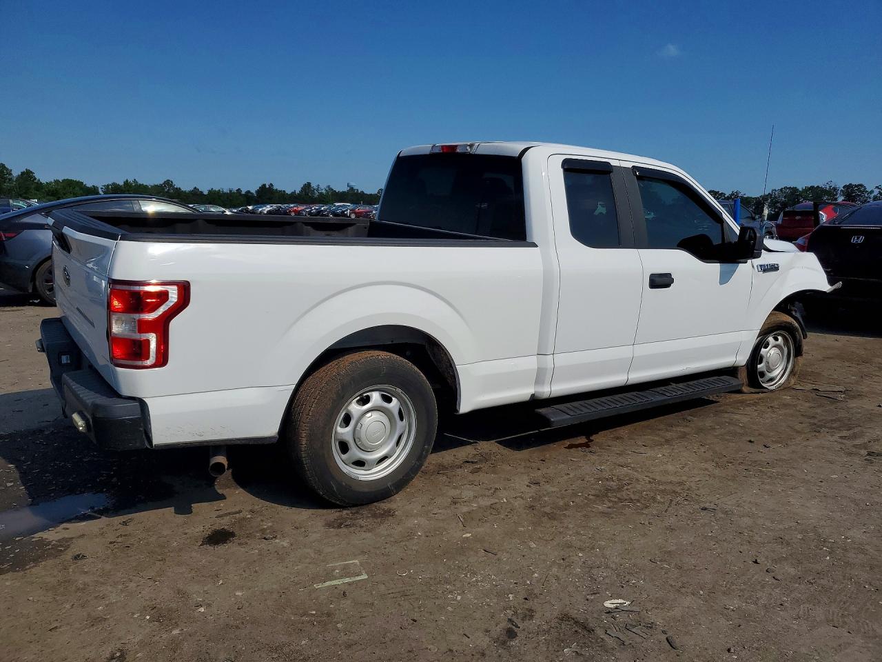 2018 Ford F150 Super Cab White vin: 1FTEX1CBXJFB73074