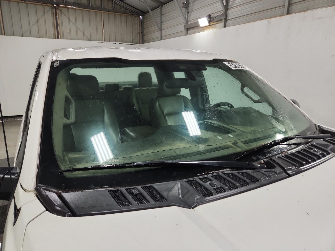 2019 Ford F150 Super Cab Белый vin: 1FTEX1CBXKKD47900 Damage: Windshield, Cracked, > 12 Inches