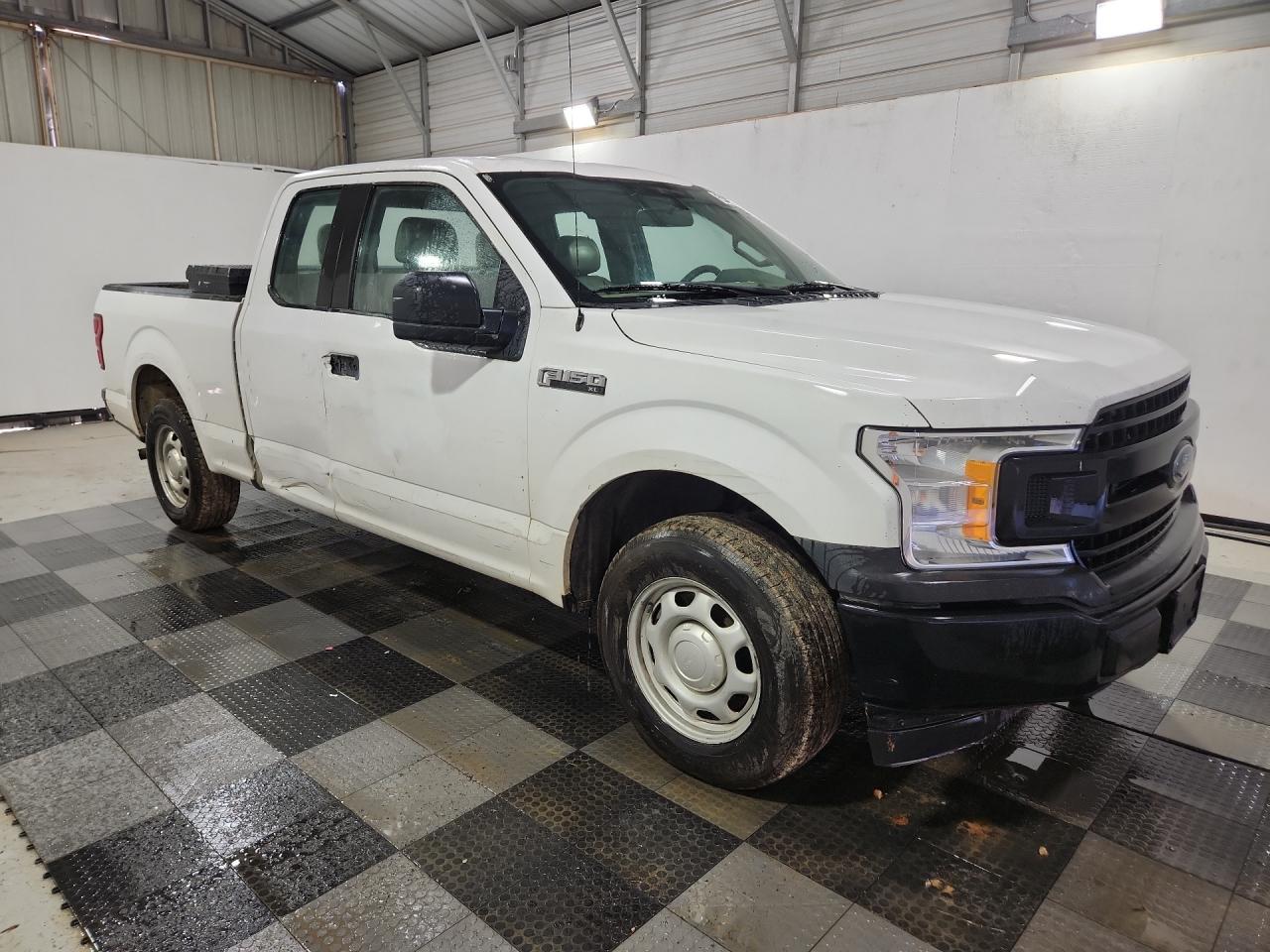 2019 Ford F150 Super Cab Белый vin: 1FTEX1CBXKKD47900 Damage: Right Rear Door, Dent(S) W/ Paint Dmg, > 12 Inches