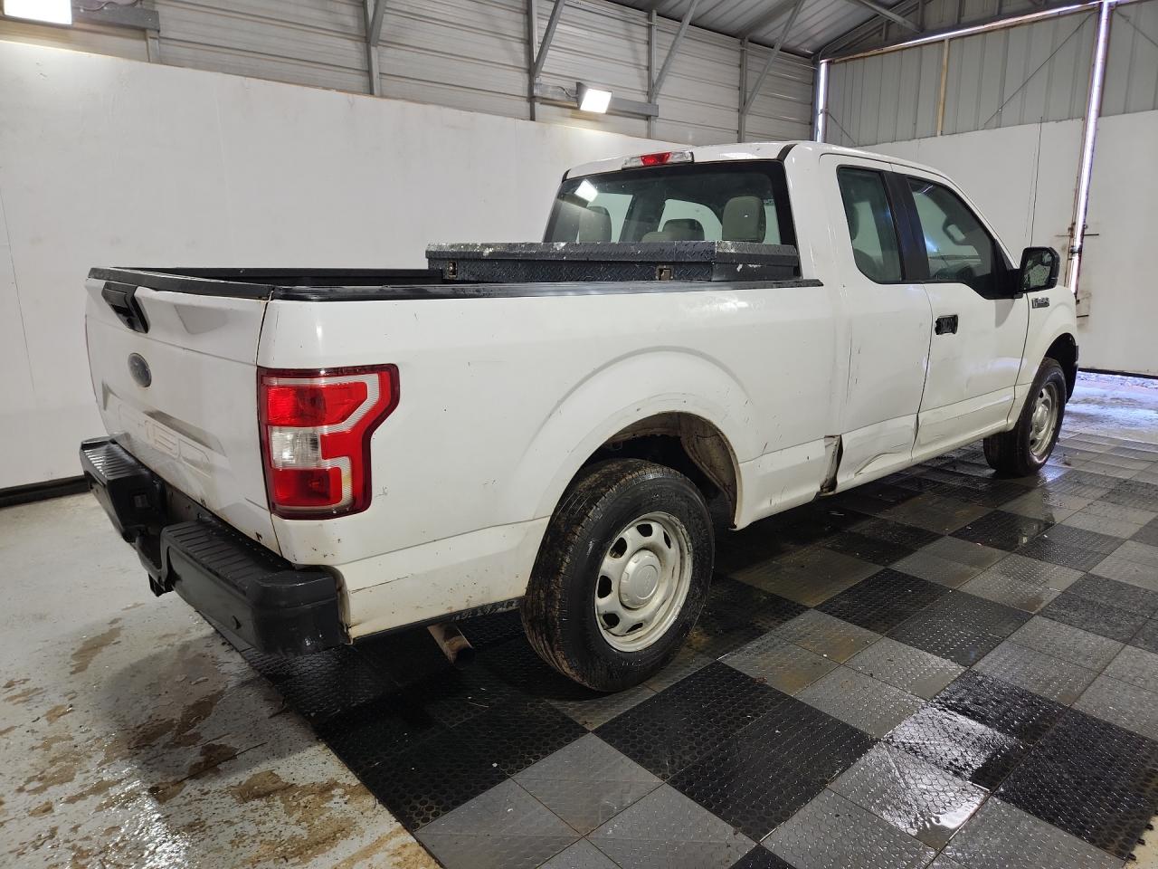 2019 Ford F150 Super Cab Белый vin: 1FTEX1CBXKKD47900 Damage: Right Cab Side, Dent(S) W/ Paint Dmg, 4 To 5 Inches