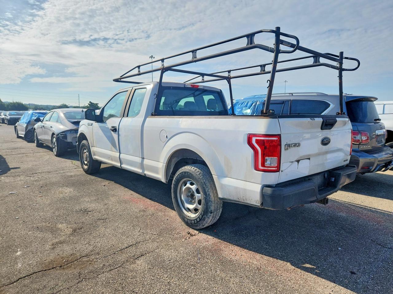 2015 Ford F150 Super Cab White vin: 1FTEX1CF5FKD21925
