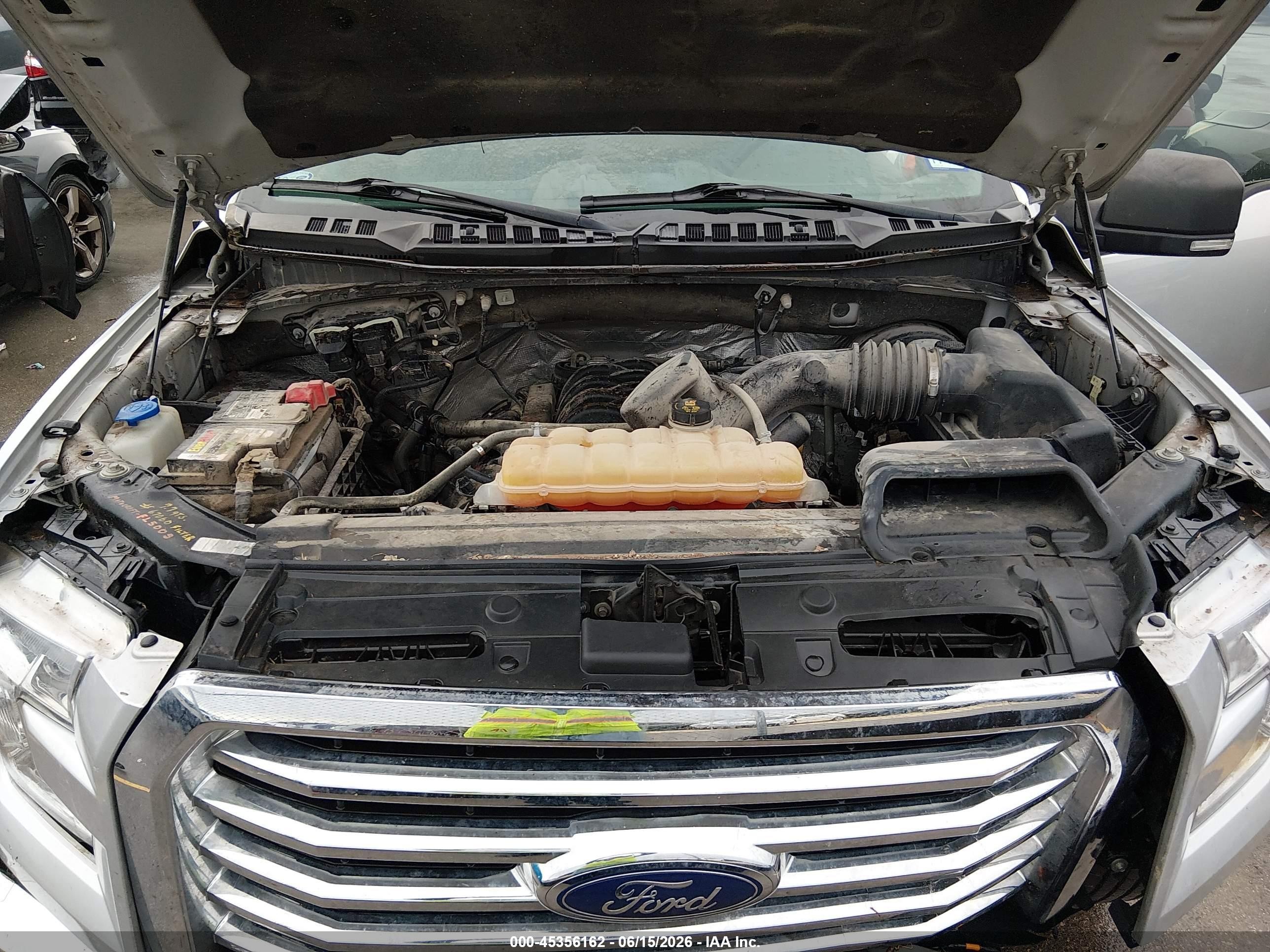2015 Ford F-150 Xlt Серебряный vin: 1FTEX1CF8FKE28841
