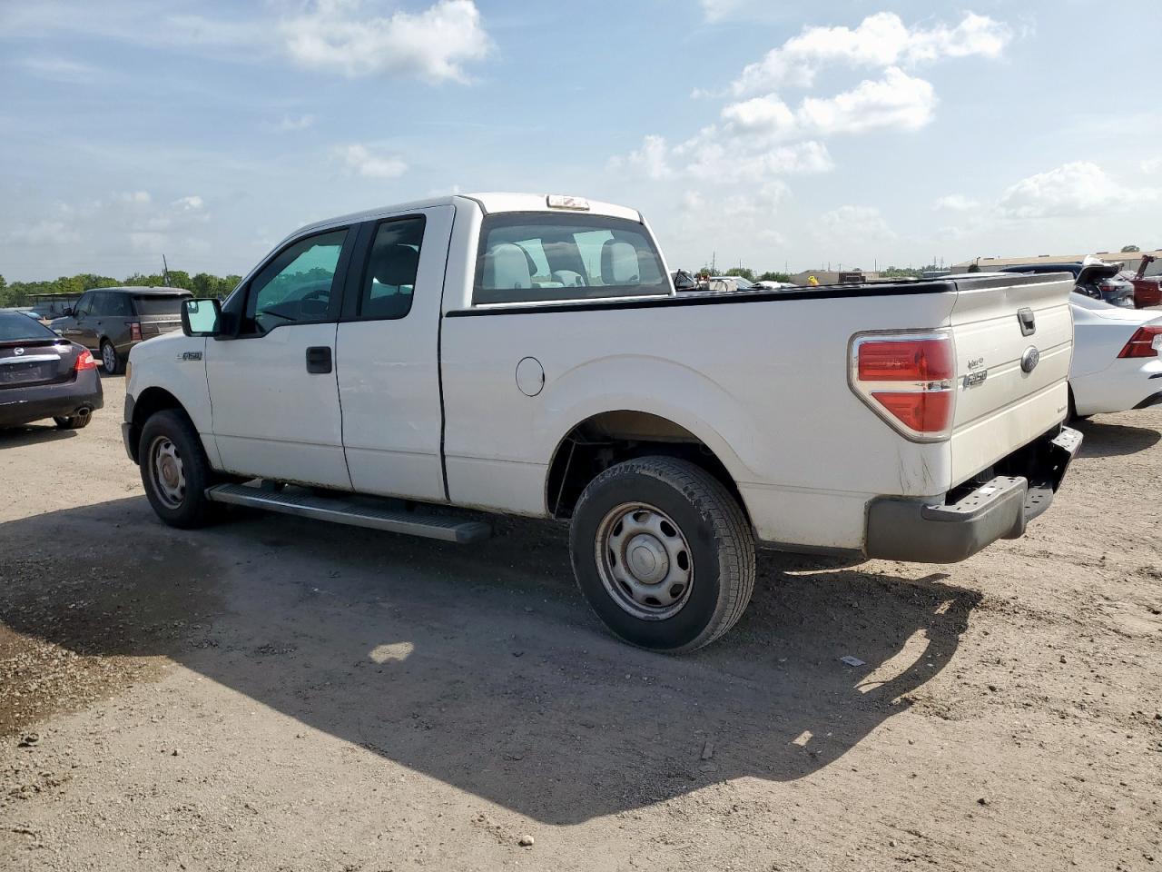 2013 Ford F150 Super Cab White vin: 1FTEX1CM0DKG46493