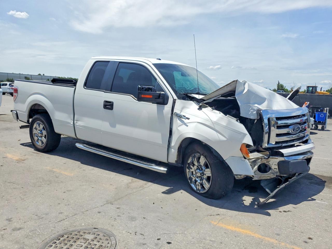 2011 Ford F150 Super Cab White vin: 1FTEX1CM1BFA48757