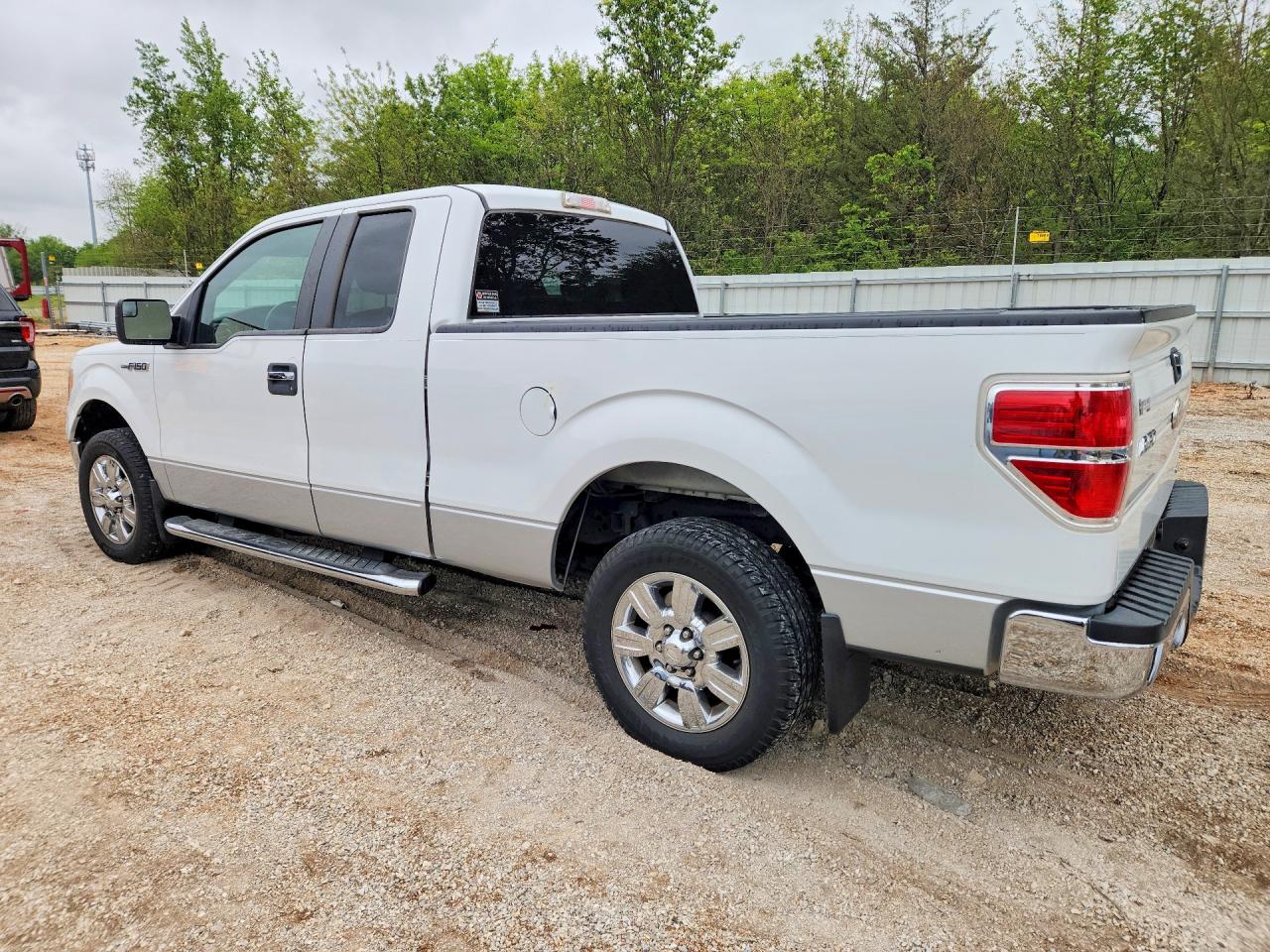 2011 Ford F150 Super Cab White vin: 1FTEX1CM1BFC70084