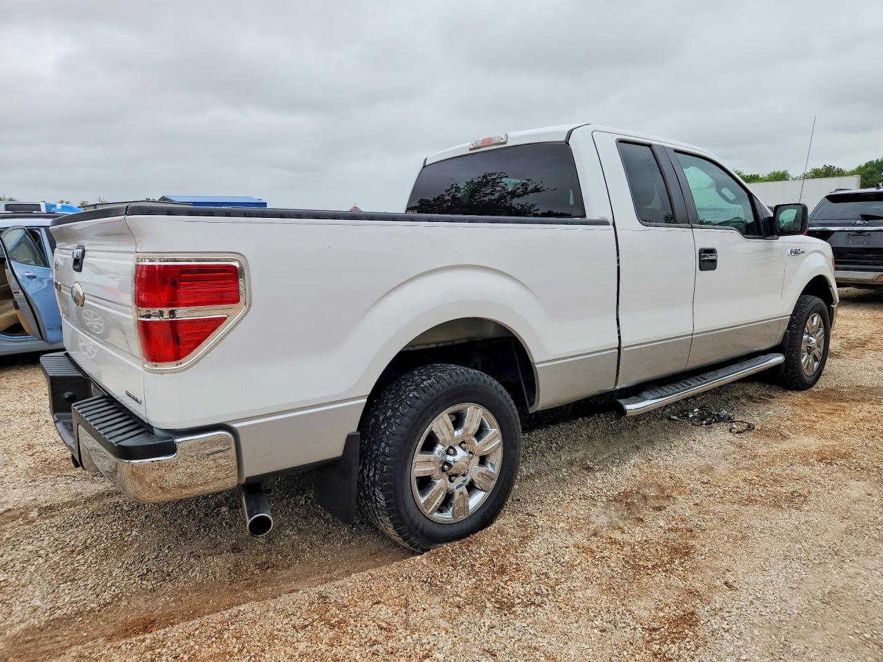 2011 Ford F150 Super Cab White vin: 1FTEX1CM1BFC70084