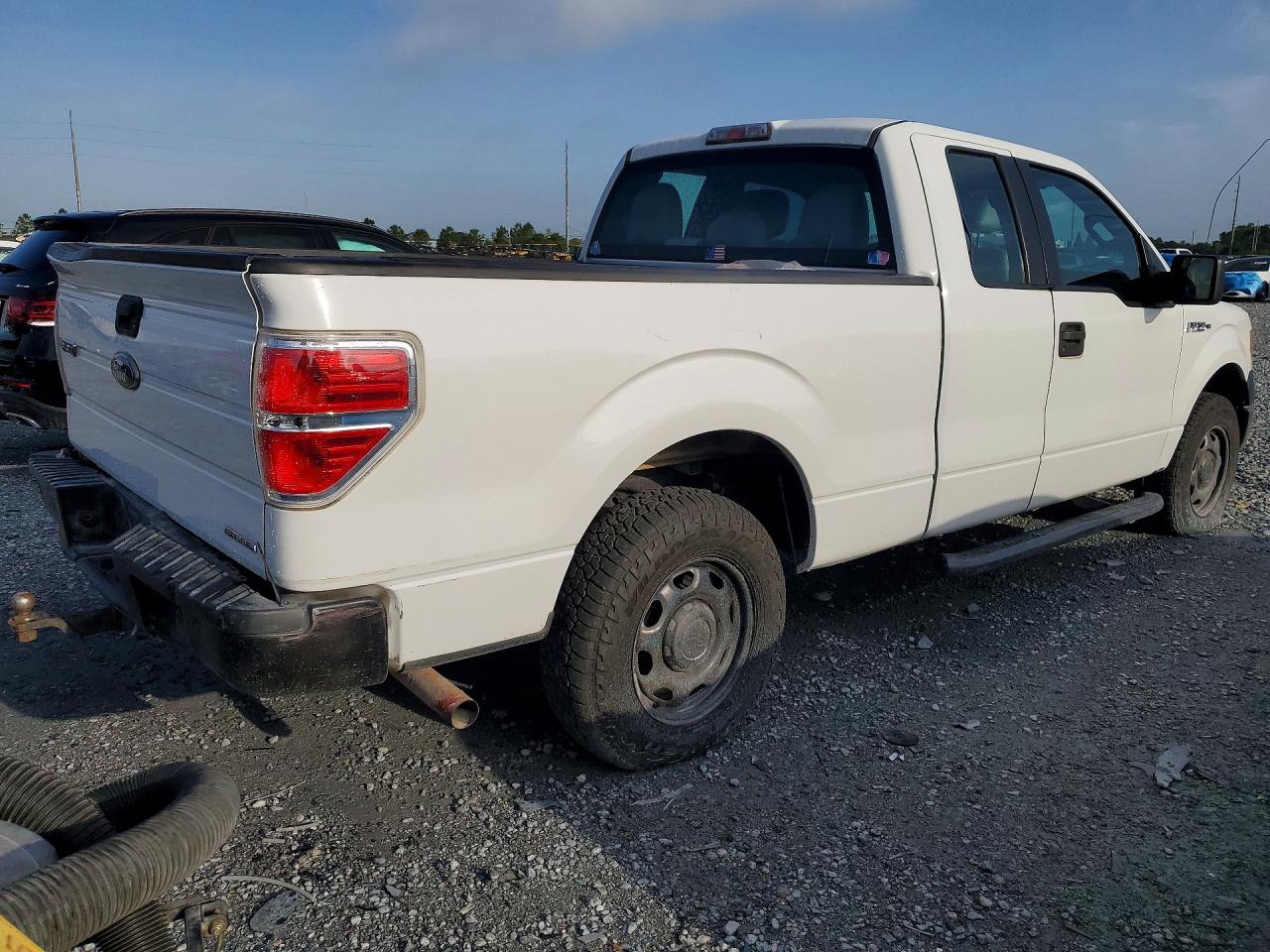 2012 Ford F150 Super Cab White vin: 1FTEX1CM2CFB36802