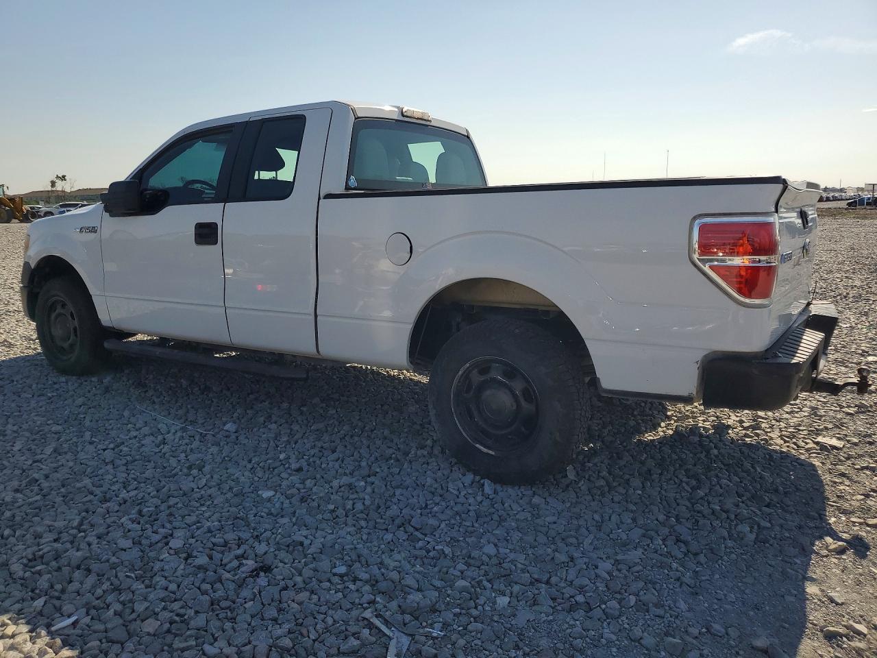 2012 Ford F150 Super Cab White vin: 1FTEX1CM2CFB36802