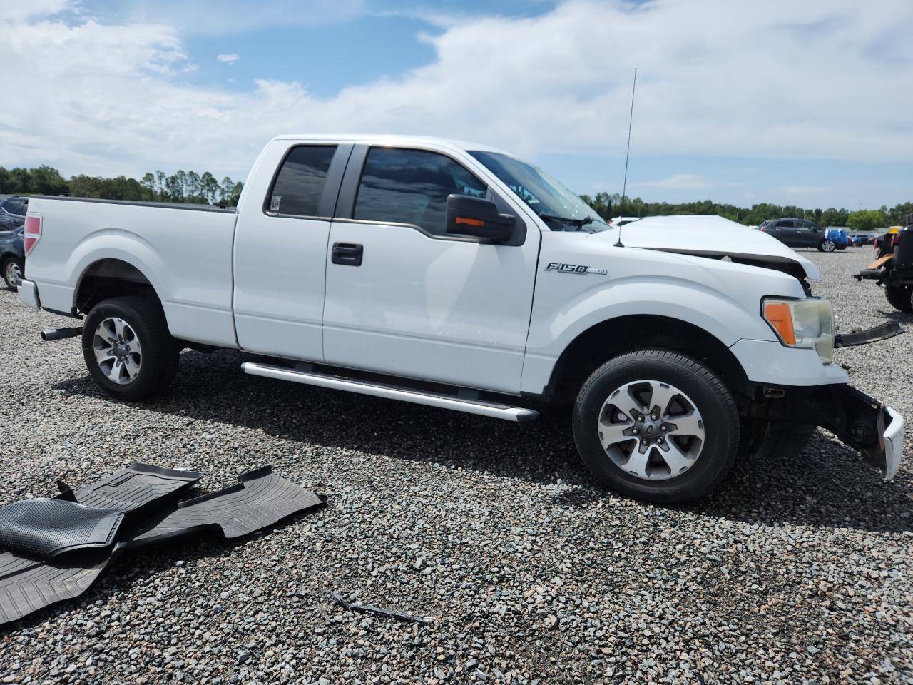 2011 Ford F150 Super Cab White vin: 1FTEX1CM3BFA24735