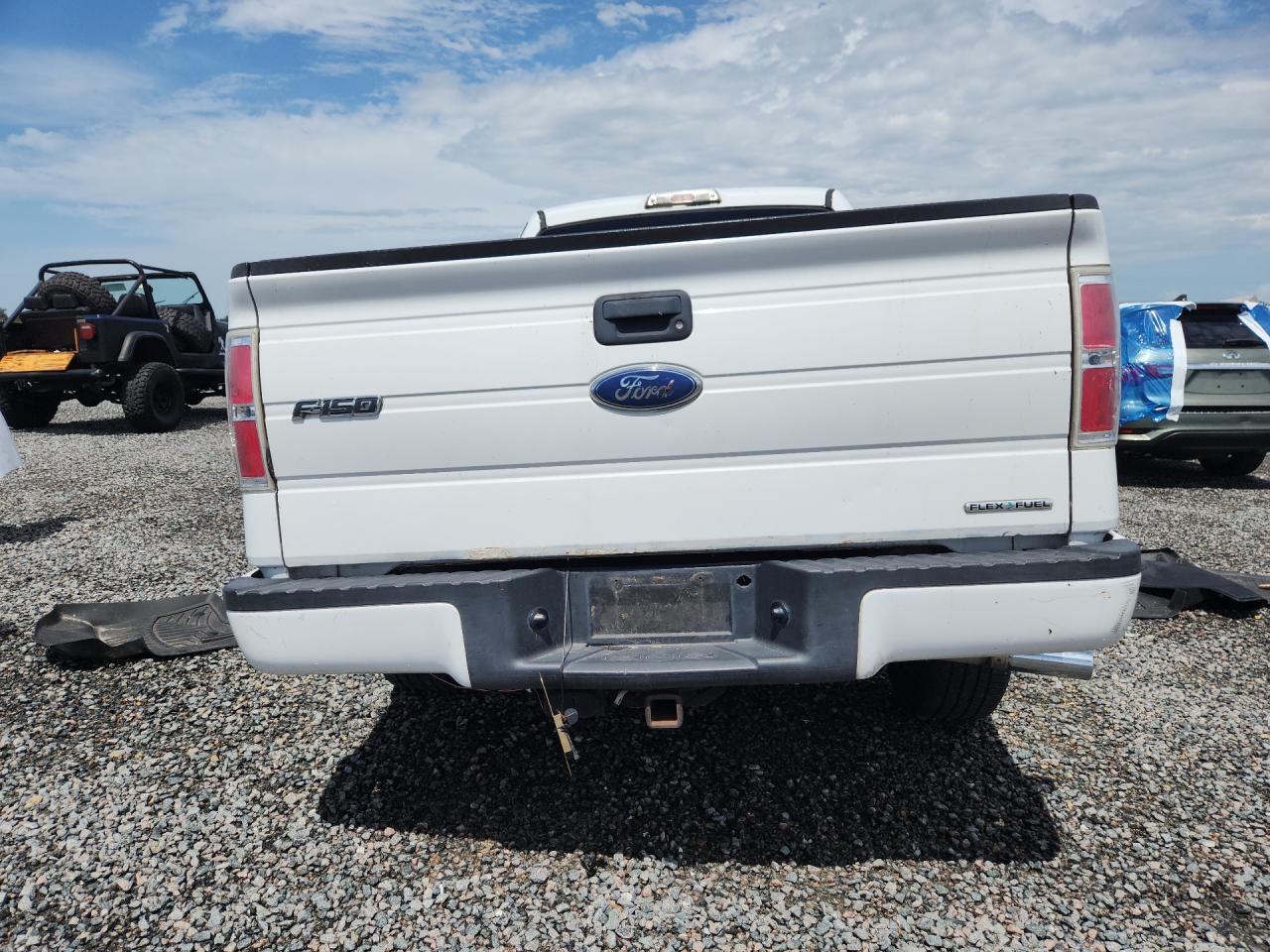 2011 Ford F150 Super Cab White vin: 1FTEX1CM3BFA24735