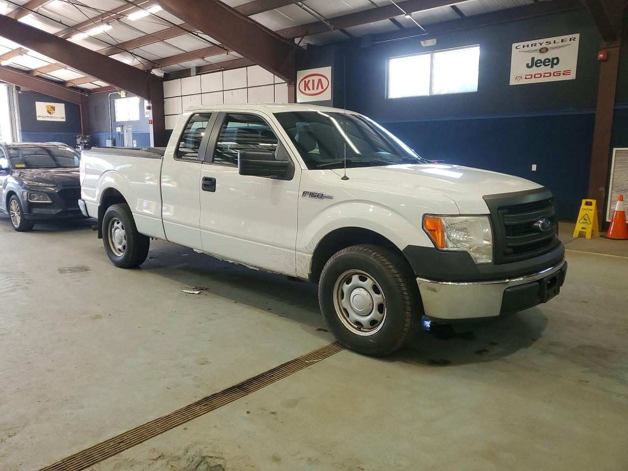 2013 Ford F150 Super Cab Белый vin: 1FTEX1CM4DFB46460