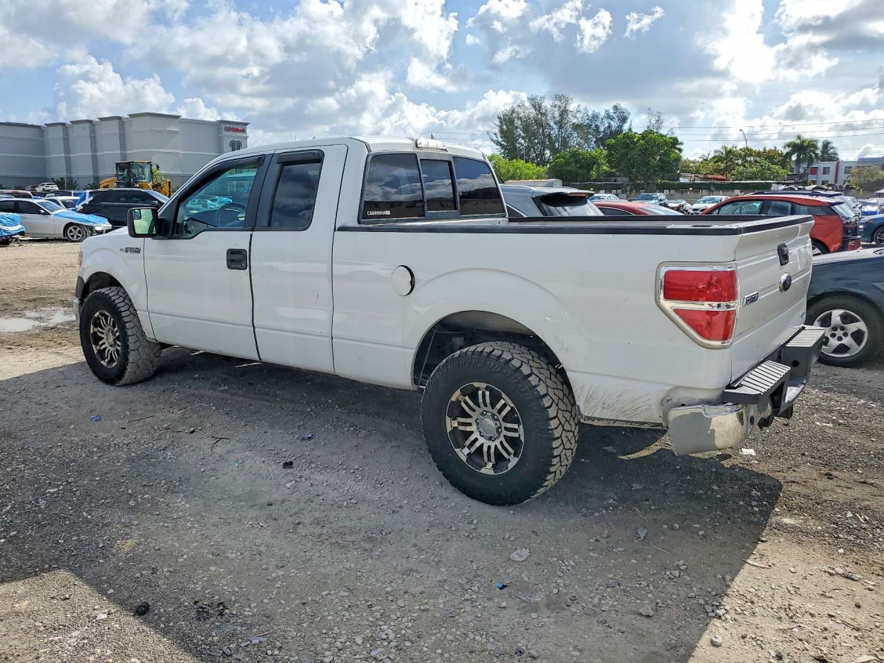 2013 Ford F150 Super Cab White vin: 1FTEX1CM4DFC58966