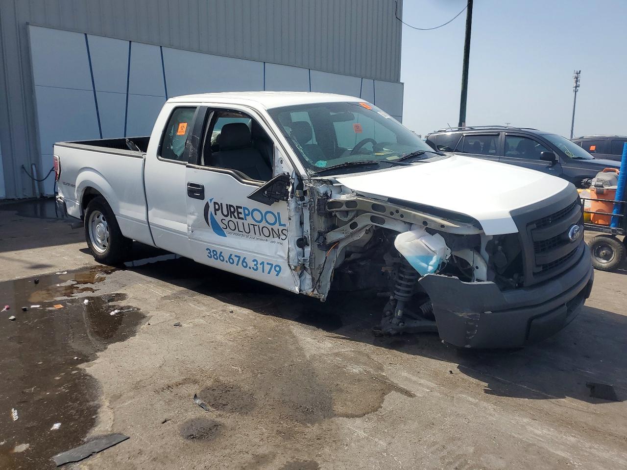 2014 Ford F150 Super Cab White vin: 1FTEX1CM4EFB95319