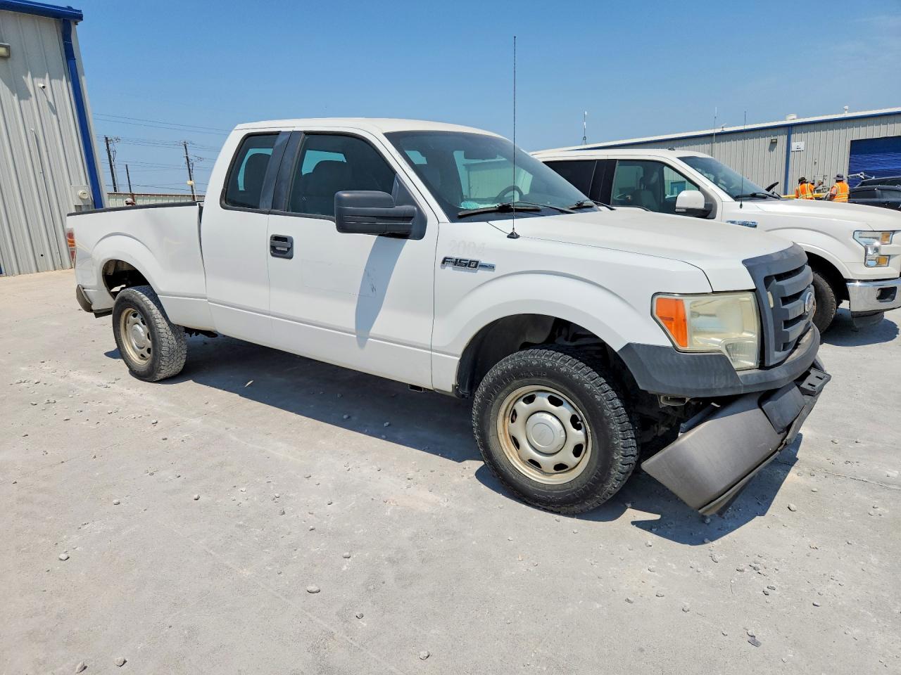 2012 Ford F150 Super Cab Two Tone vin: 1FTEX1CM5CFB26913