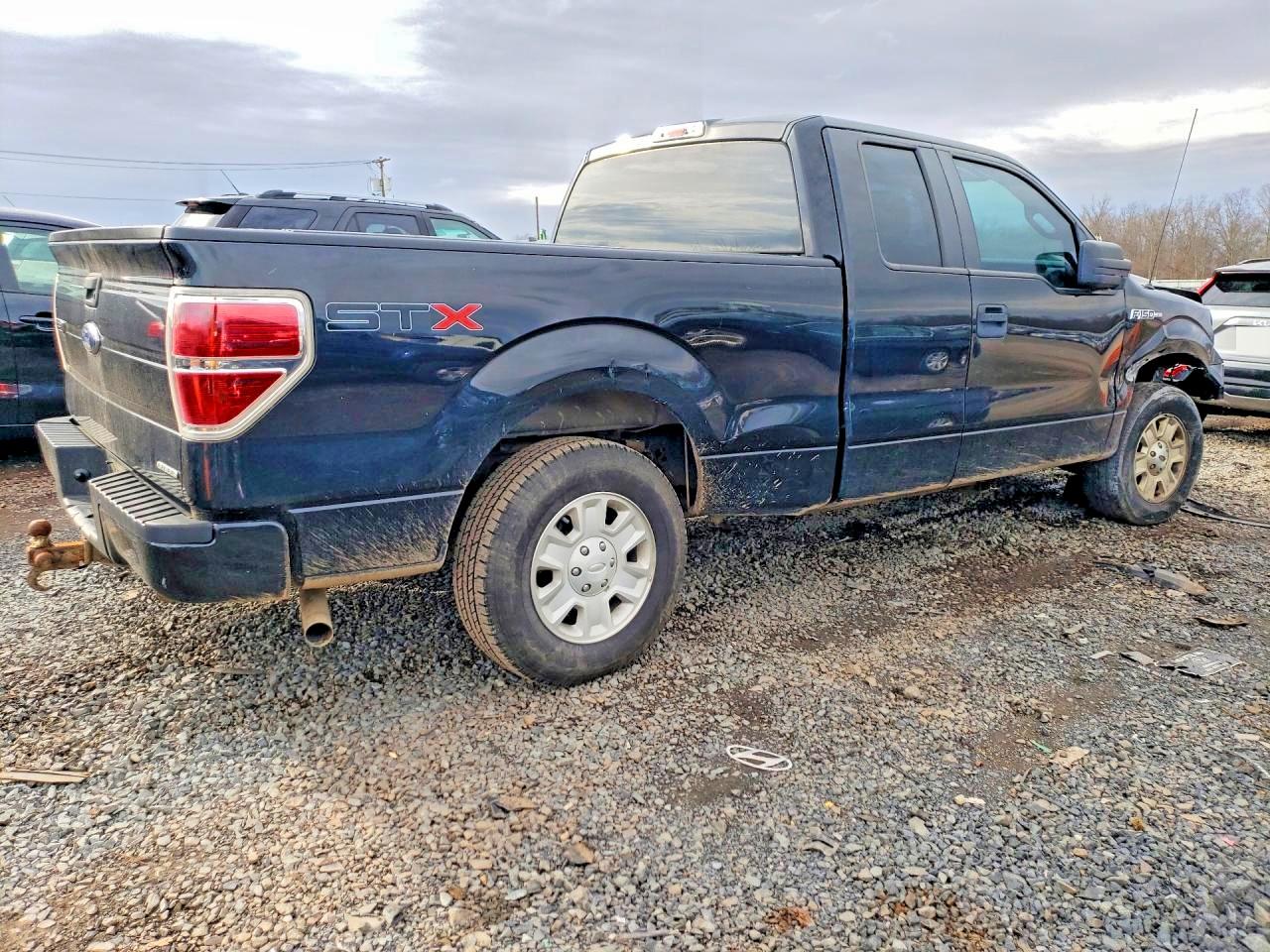 2013 Ford F150 Super Cab Black vin: 1FTEX1CM5DKF43103
