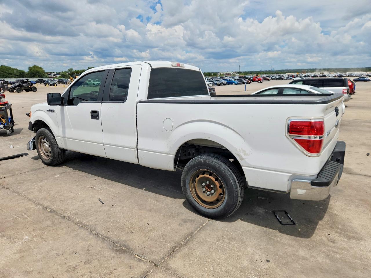 2014 Ford F150 Super Cab White vin: 1FTEX1CM5EKF62672
