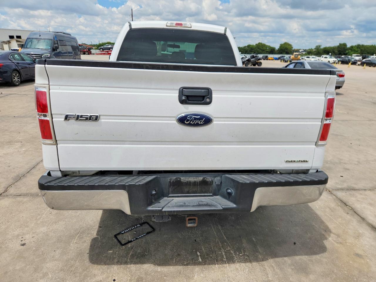 2014 Ford F150 Super Cab White vin: 1FTEX1CM5EKF62672