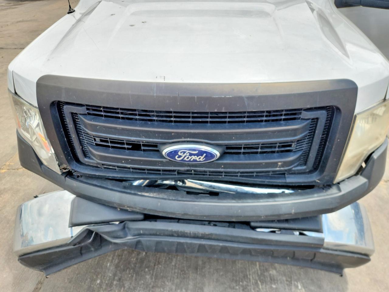 2014 Ford F150 Super Cab White vin: 1FTEX1CM5EKF62672