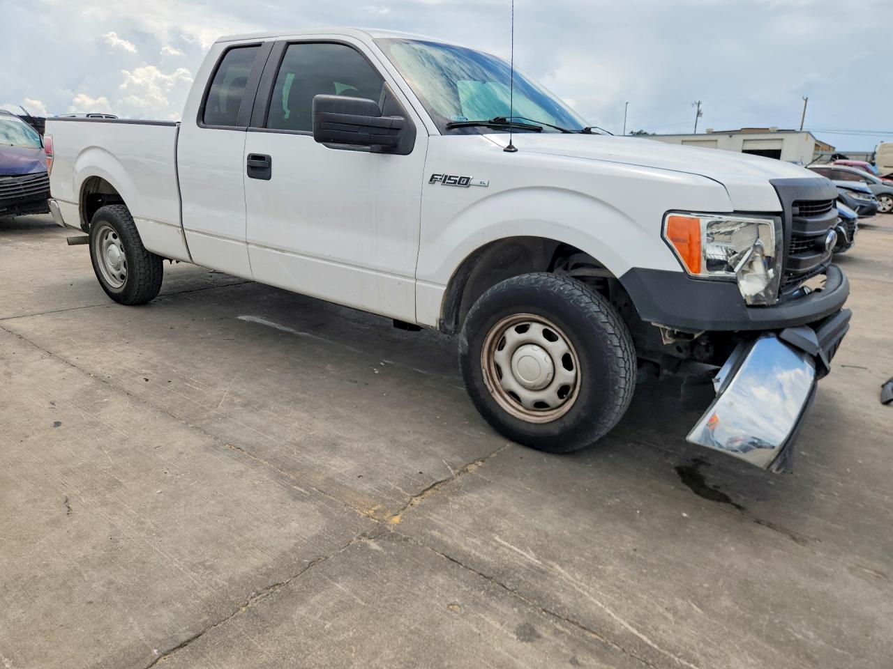 2014 Ford F150 Super Cab White vin: 1FTEX1CM5EKF62672