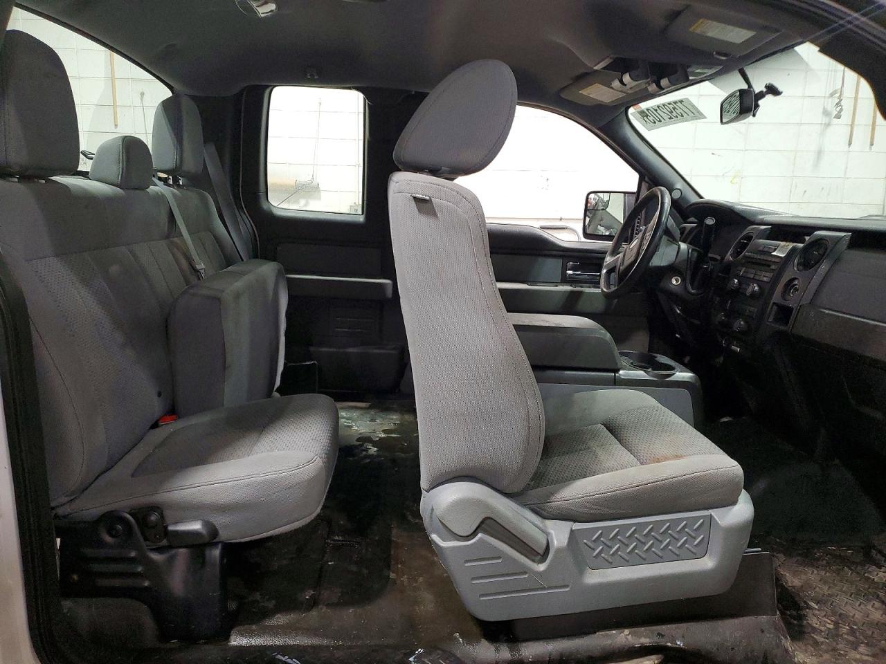 2014 Ford F150 Super Cab White vin: 1FTEX1CM5EKG35331