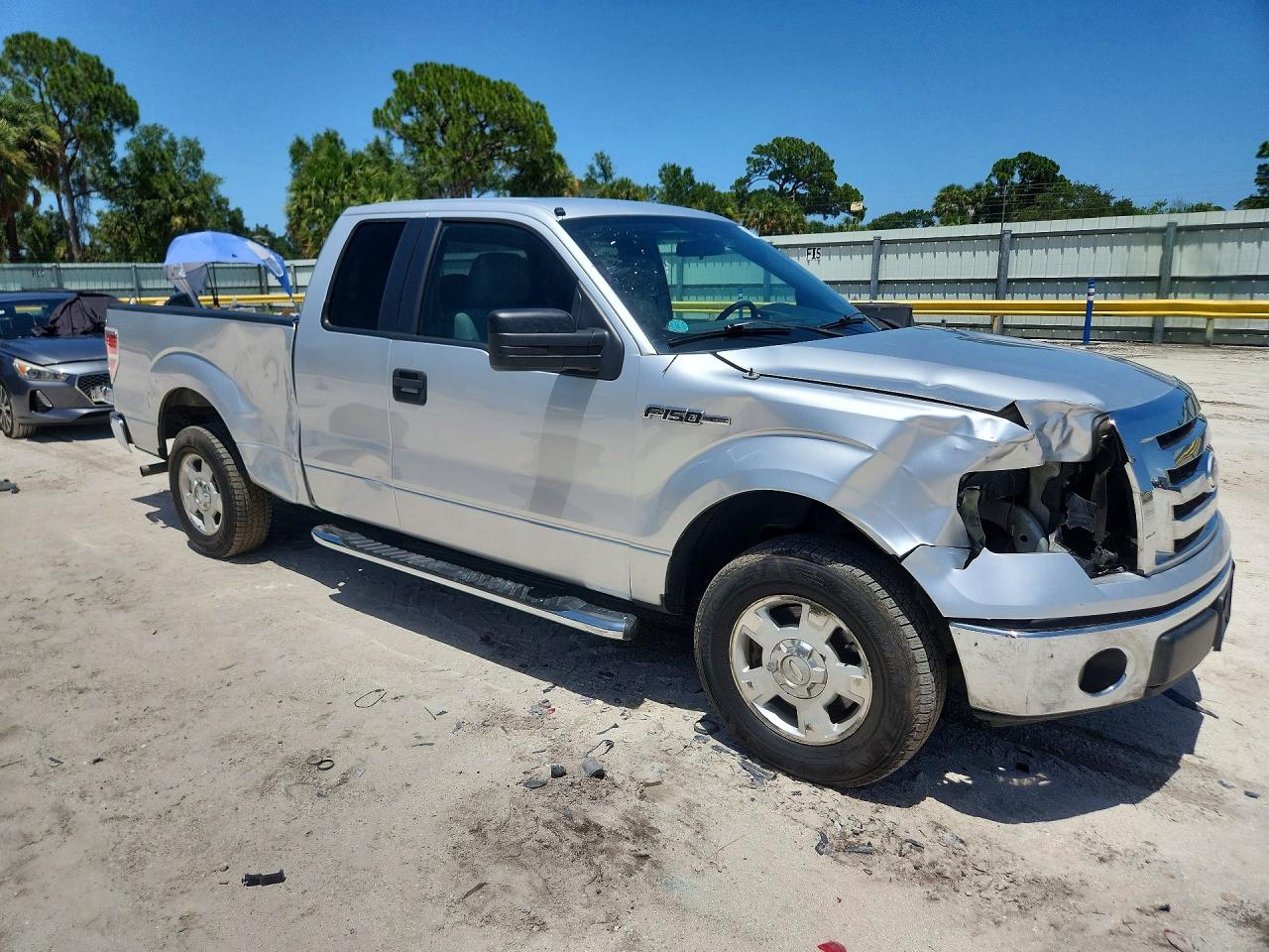 2011 Ford F150 Super Cab Silver vin: 1FTEX1CM6BFD22258