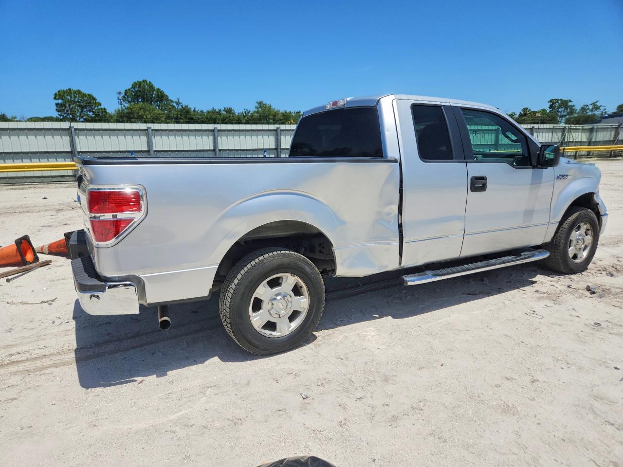 2011 Ford F150 Super Cab Silver vin: 1FTEX1CM6BFD22258