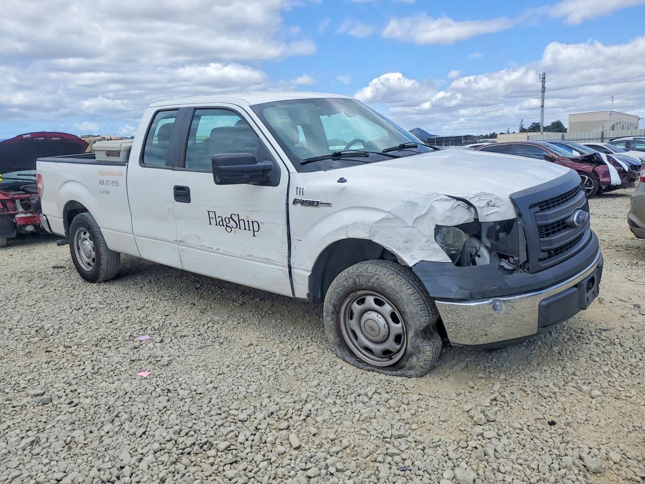 2013 Ford F150 Super Cab White vin: 1FTEX1CM6DFC58158