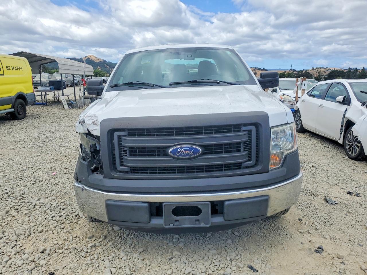 2013 Ford F150 Super Cab White vin: 1FTEX1CM6DFC58158