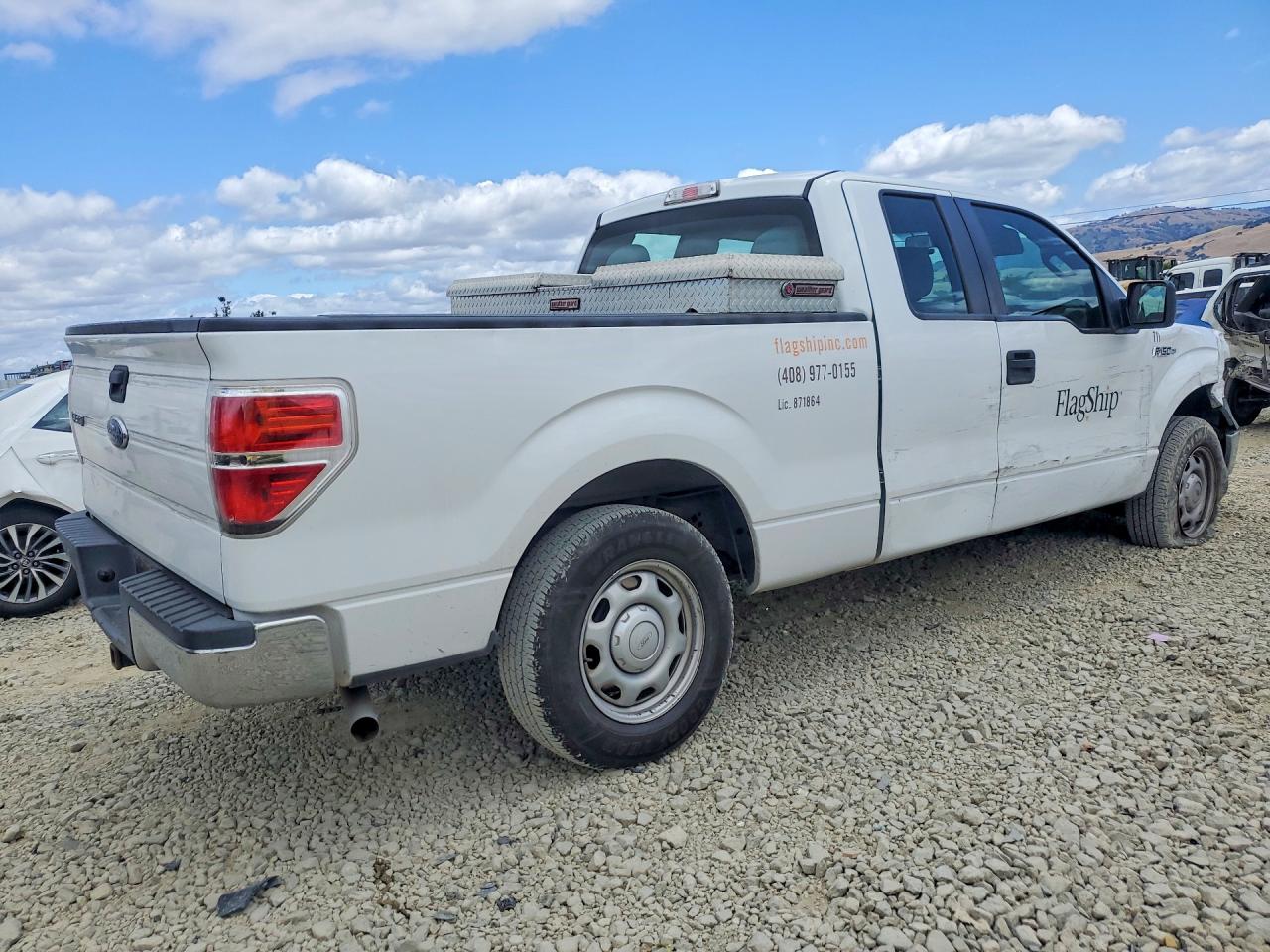 2013 Ford F150 Super Cab White vin: 1FTEX1CM6DFC58158
