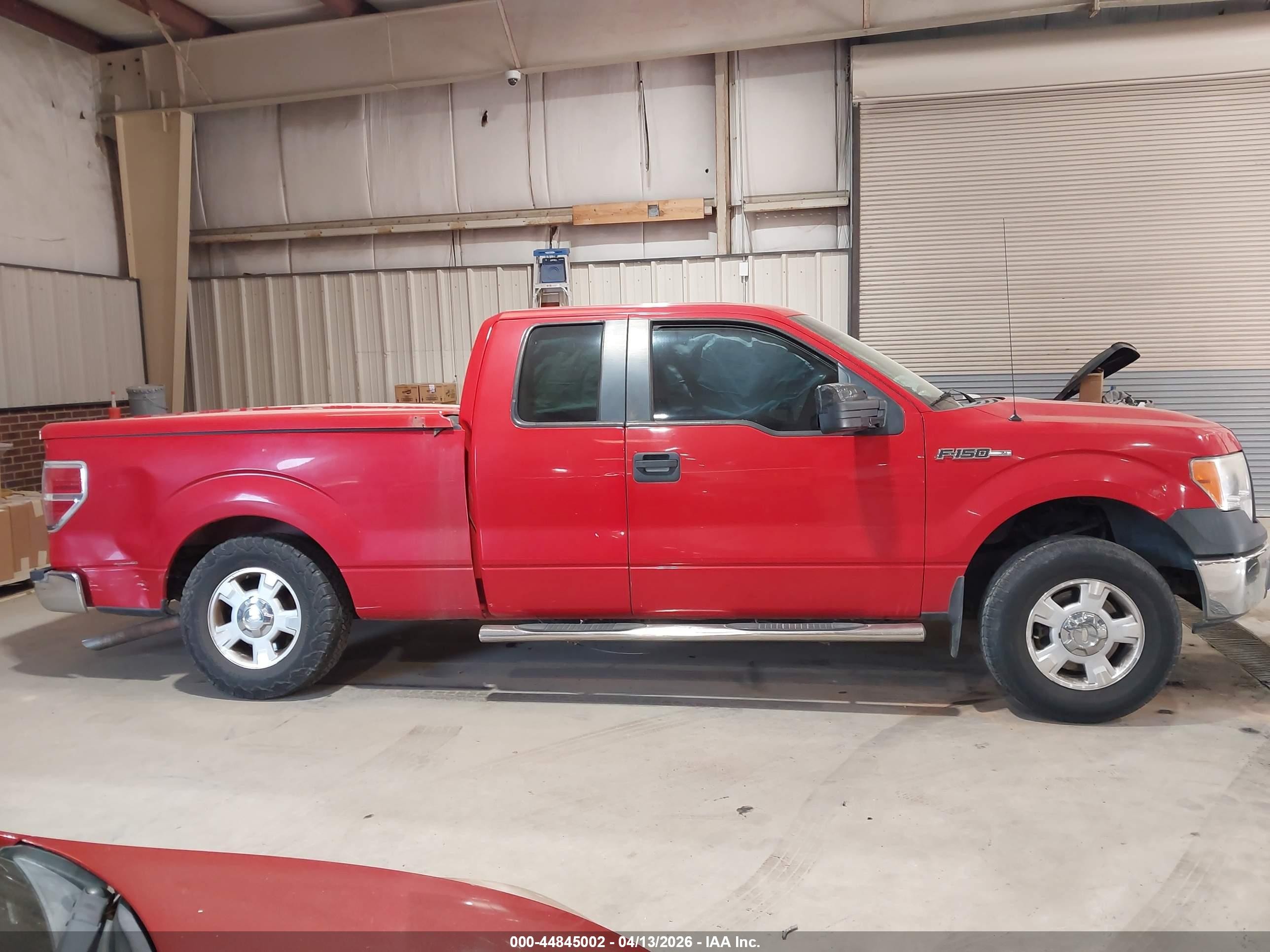 2011 Ford F-150 Xl Red vin: 1FTEX1CM7BKD63196