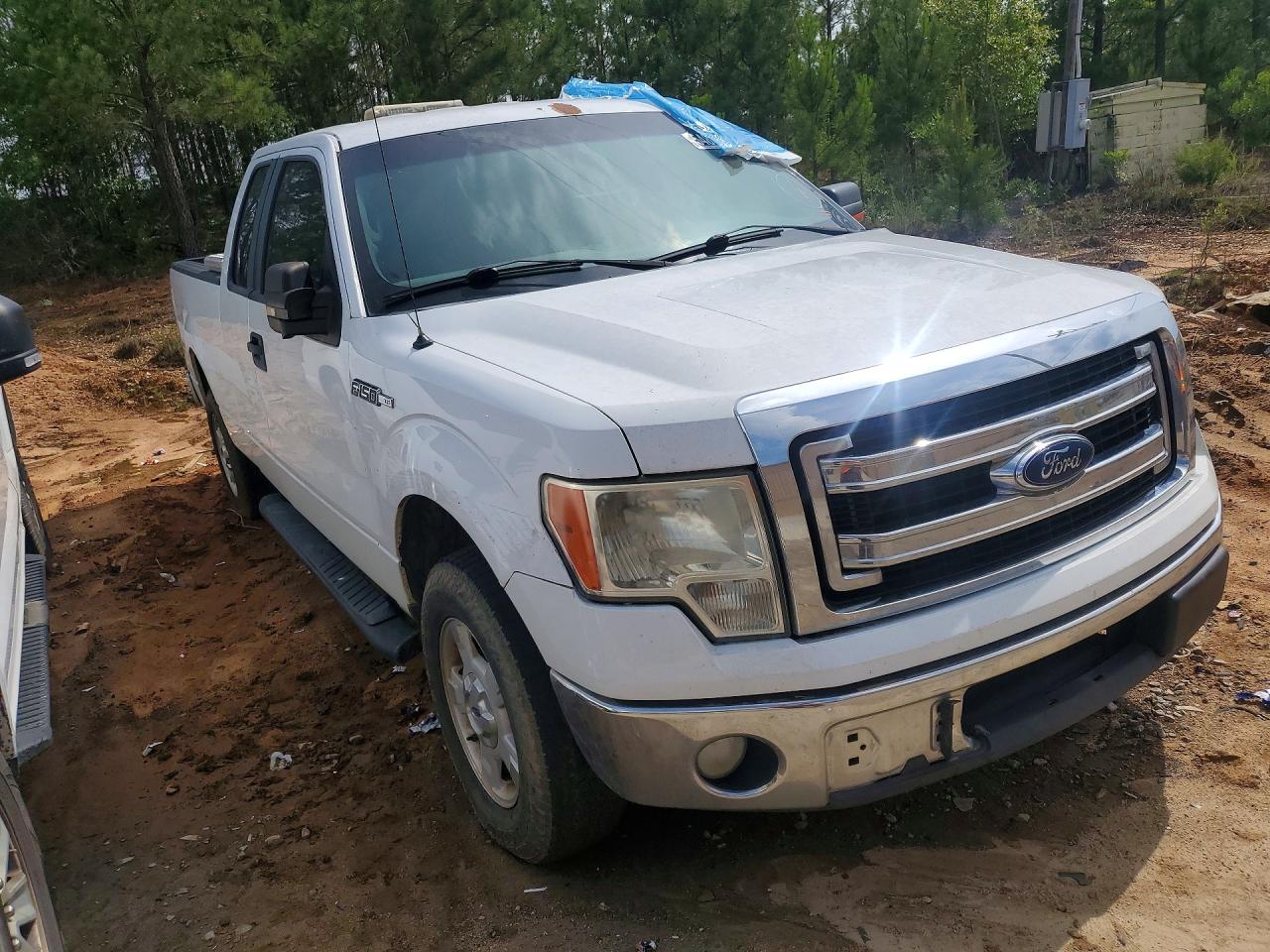 2014 Ford F150 Super Cab White vin: 1FTEX1CM7EKD68371