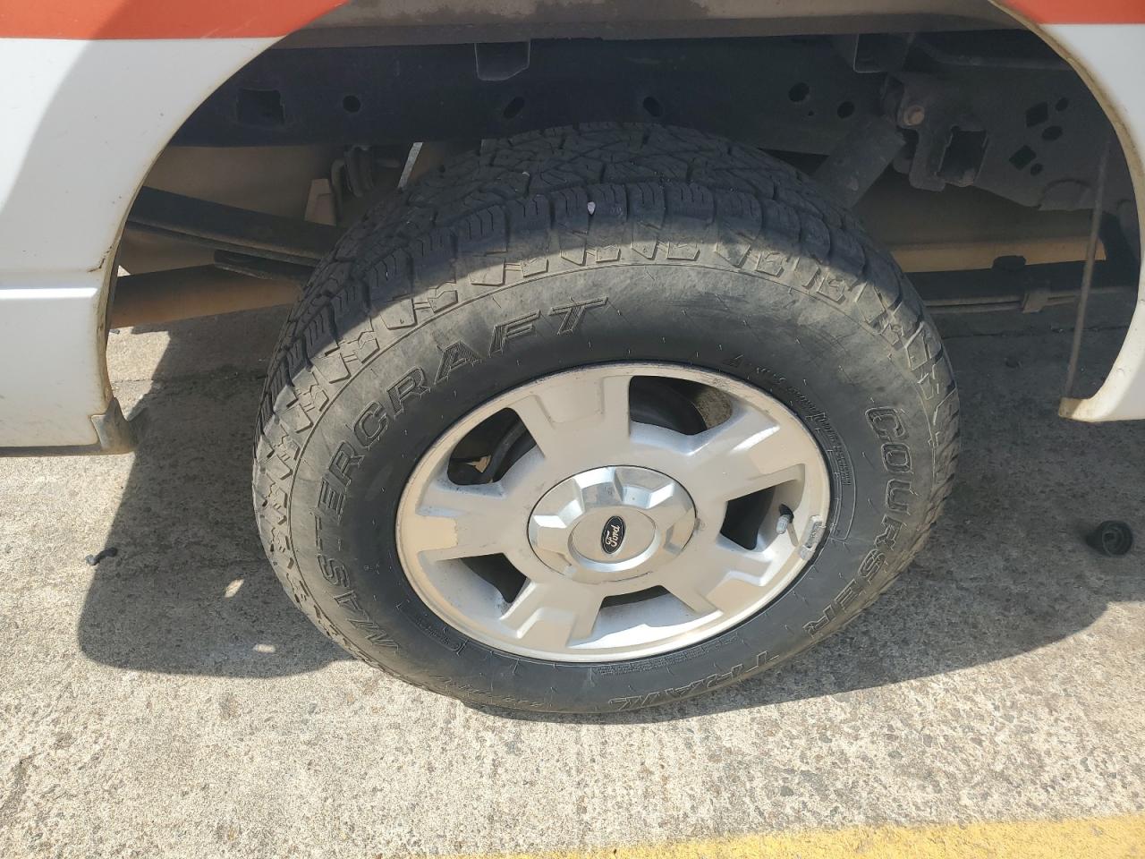 2014 Ford F150 Super Cab White vin: 1FTEX1CM7EKD68371 Damage: Right Rear Wheel, Curb Rash, 5 To 6 Inches