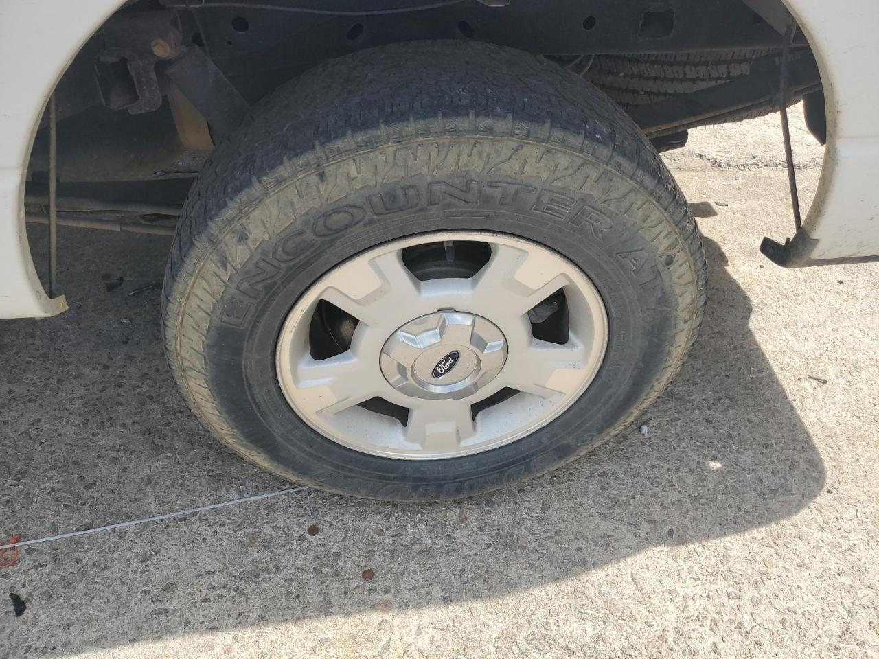 2014 Ford F150 Super Cab White vin: 1FTEX1CM7EKD68371 Damage: Left Rear Wheel, Curb Rash, > 12 Inches