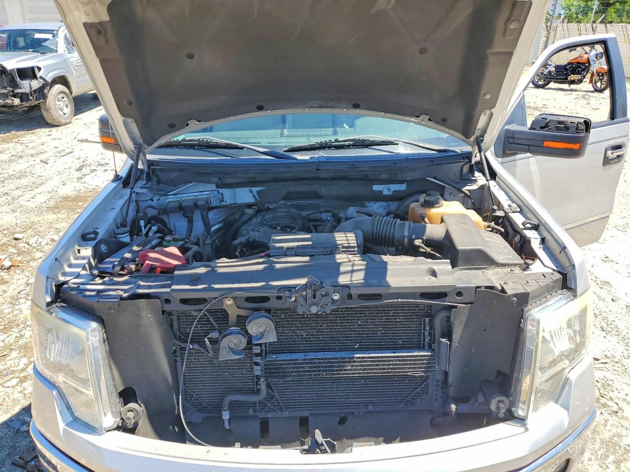 2011 Ford F150 Super Cab Silver vin: 1FTEX1CM8BFB89647