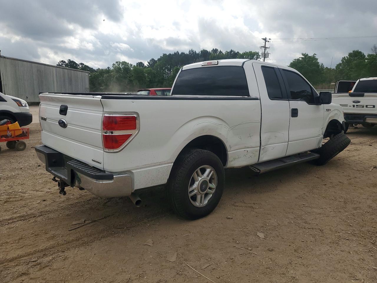 2013 Ford F150 Super Cab White vin: 1FTEX1CM8DFB92261