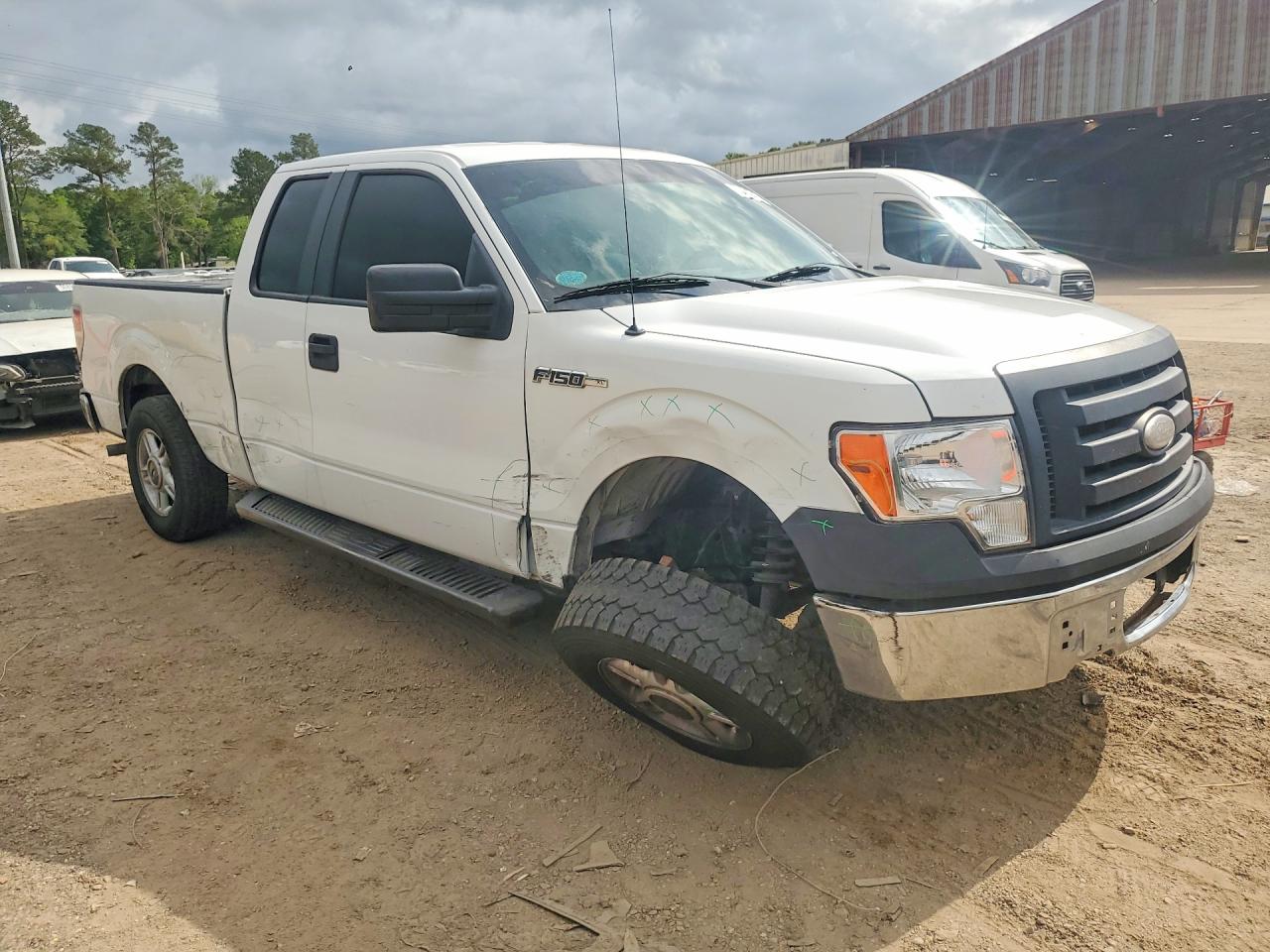 2013 Ford F150 Super Cab White vin: 1FTEX1CM8DFB92261