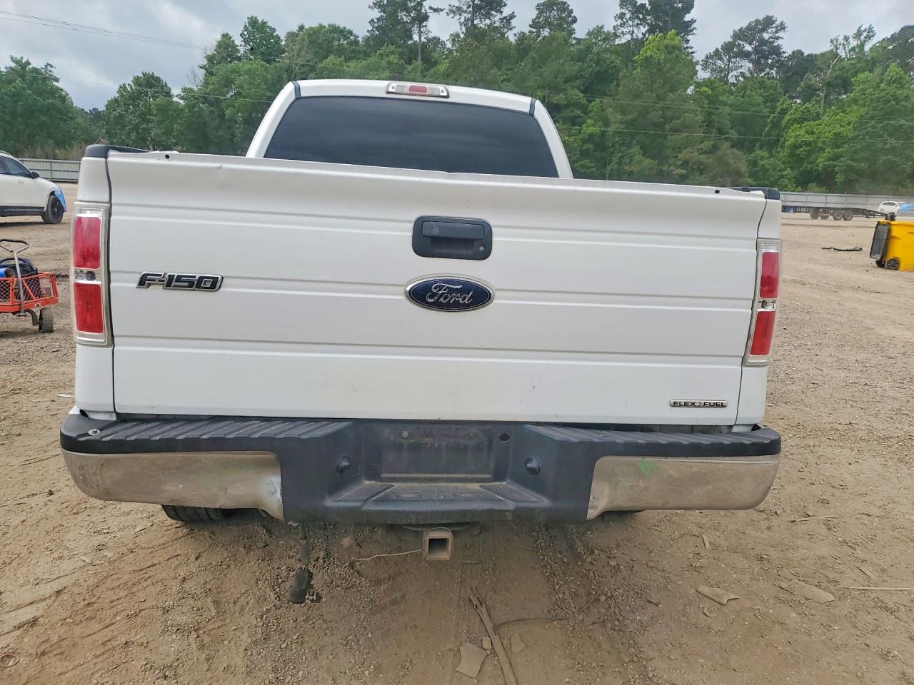 2013 Ford F150 Super Cab White vin: 1FTEX1CM8DFB92261