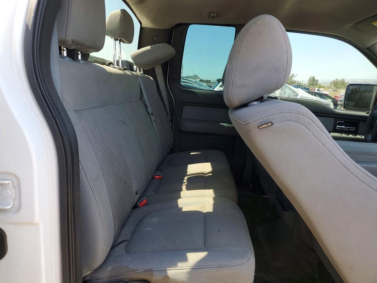 2014 Ford F150 Super Cab White vin: 1FTEX1CM8EKG33072