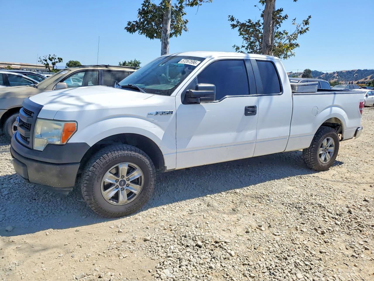 2014 Ford F150 Super Cab White vin: 1FTEX1CM8EKG33072