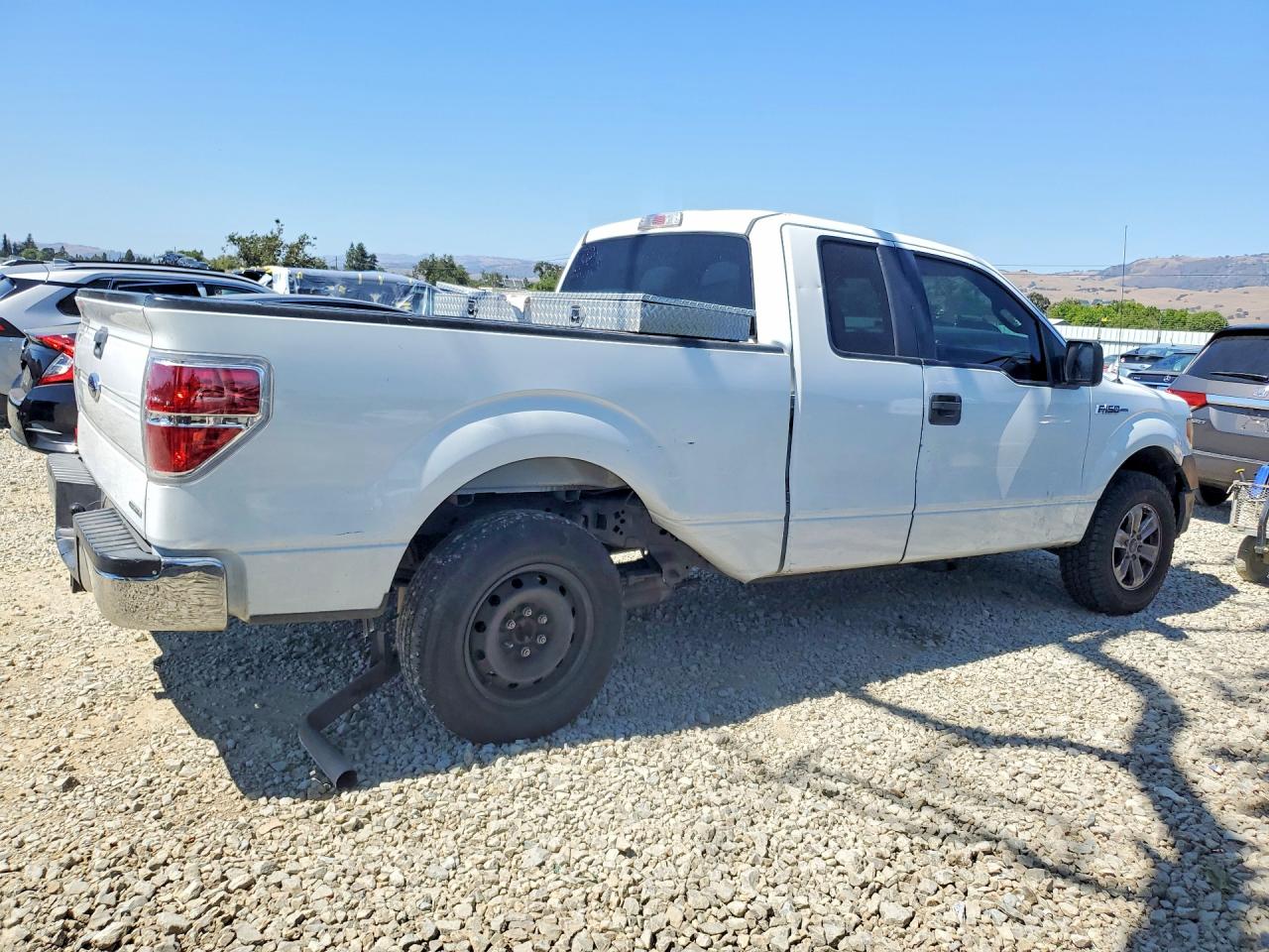 2014 Ford F150 Super Cab White vin: 1FTEX1CM8EKG33072