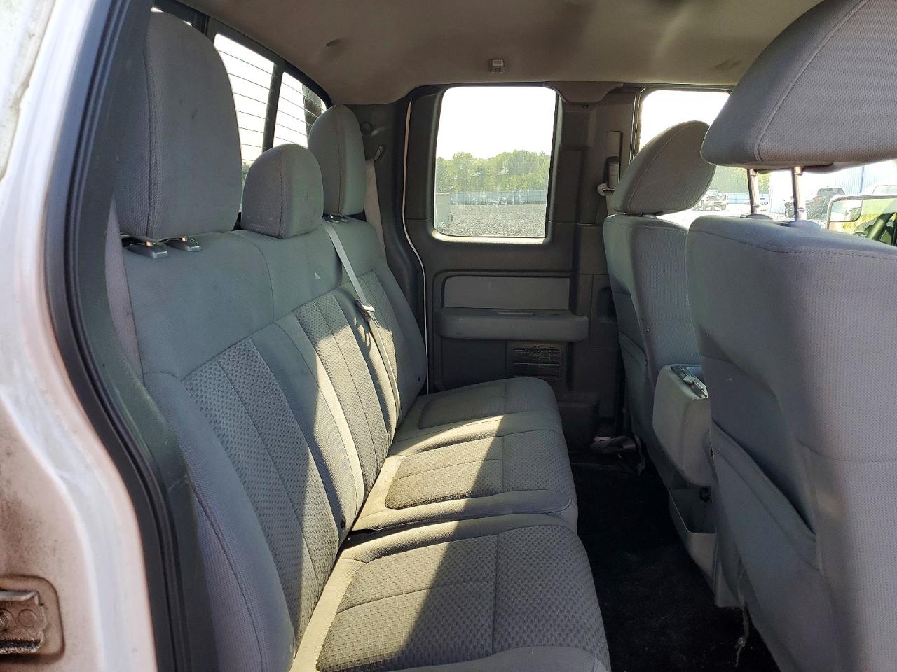 2011 Ford F150 Super Cab White vin: 1FTEX1CM9BFA74720
